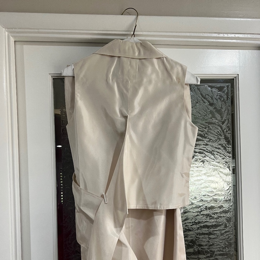 Vera Wang pant suit, size 6